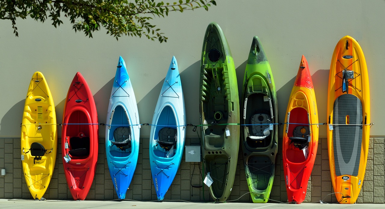 many kayaks